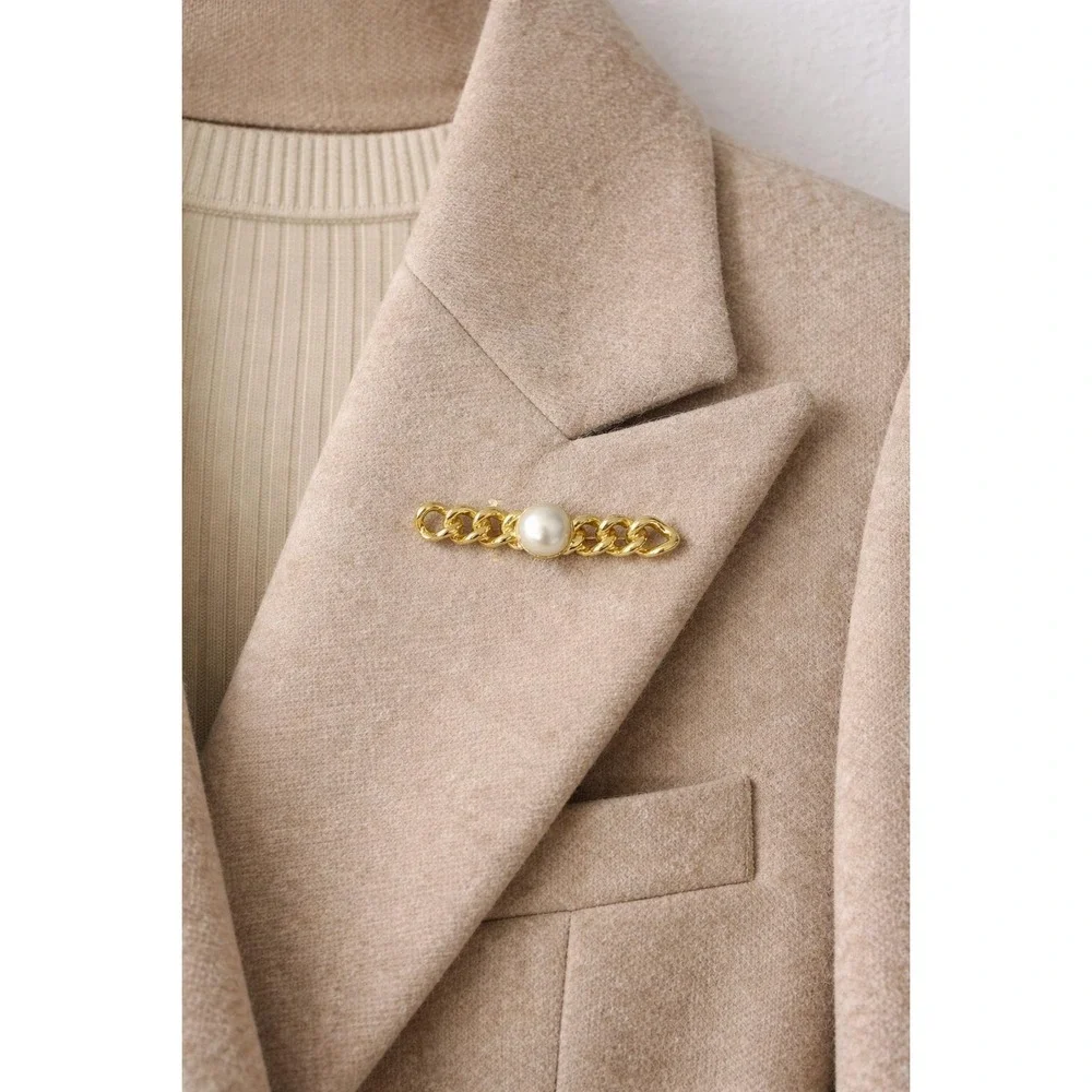 Vintage Gold Tone Chain Link Brooch Faux Pearl Center Bar Pin Classic Minimalist